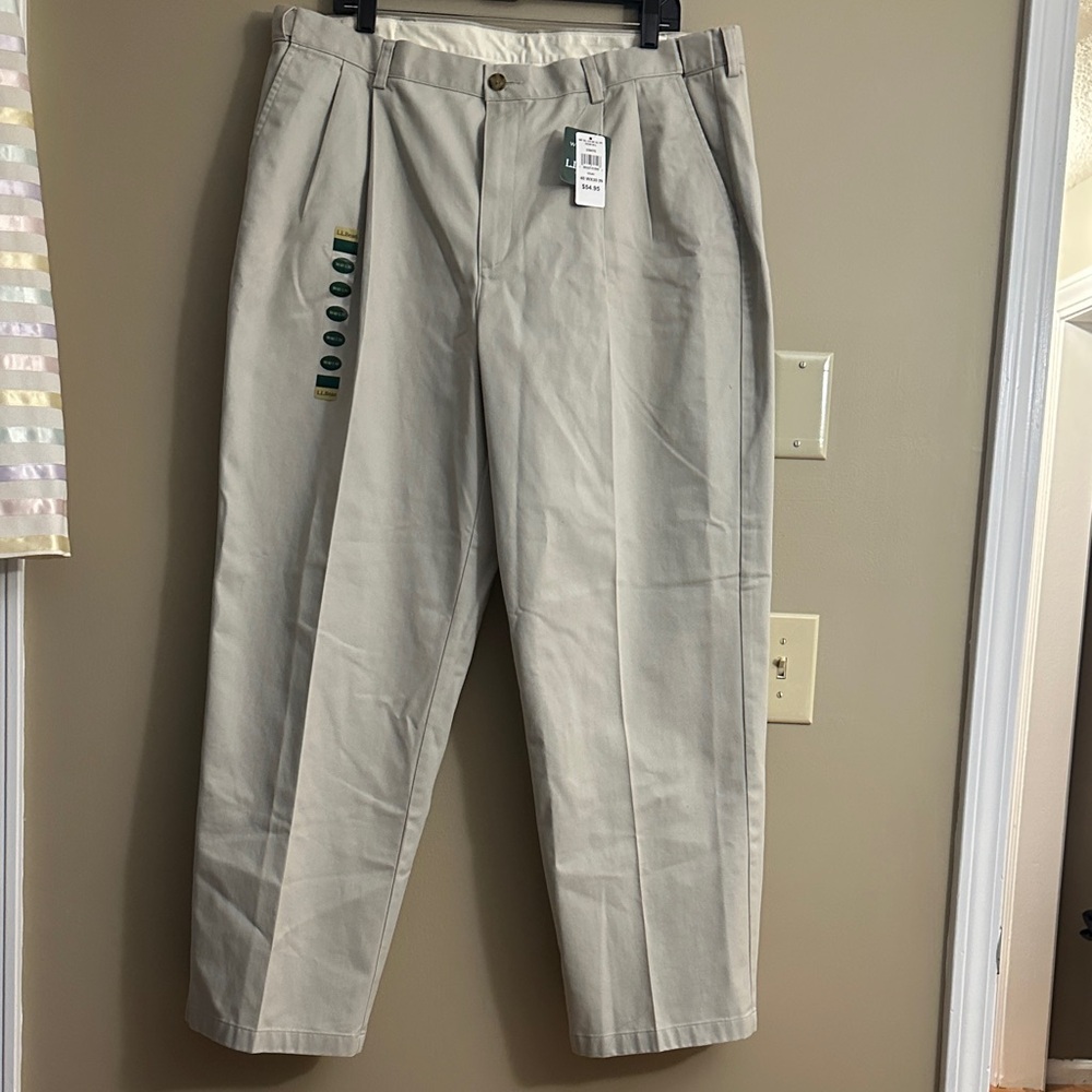 Men's Classic Tan Khakis
